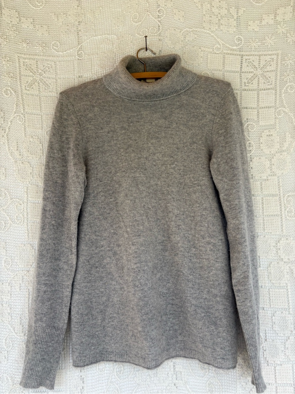 White + Warren Light Gray Cashmere Turtleneck Sweater